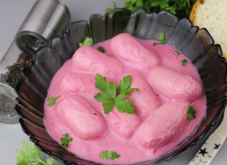 Sausages with Sour Cream Sauce