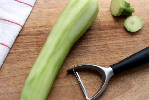 Zucchini Appetizer with Salmon and Carrots step 1