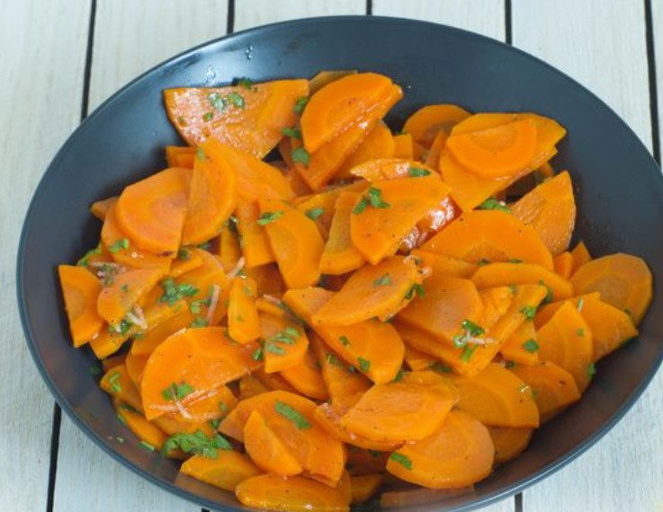 Spicy Carrot Appetizer Marinated with Lemon Juice, Olive Oil and Spices step 5