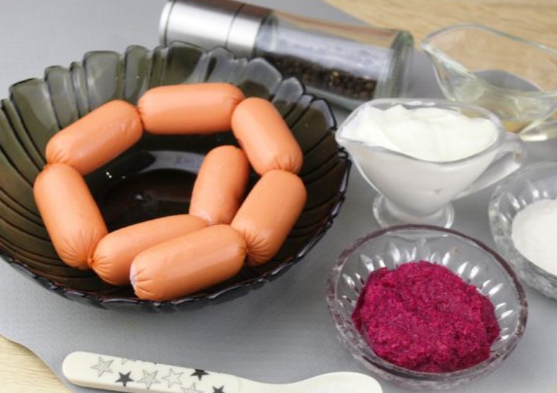Sausages with Sour Cream Sauce step 1