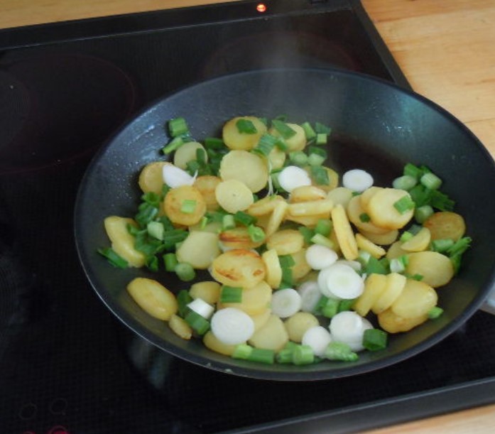 Potato Salad with Fried Sausages step 5