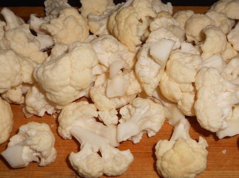 Fried Cauliflower with Breadcrumbs and Cheese step 1