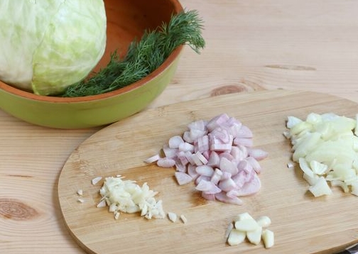 Cabbage Solyanka with Smoked Sausage and Olives step 2