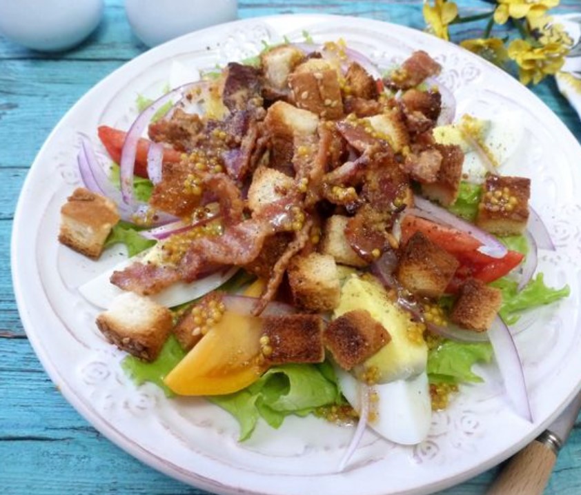 Croutons and Bacon Salad