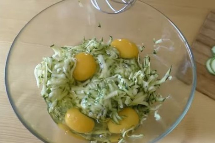 Zucchini Snack Roll with Cheese and Curd Filling step 3