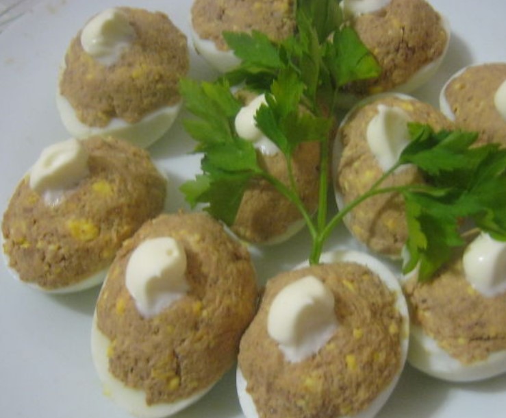 Eggs Stuffed with Chicken Liver