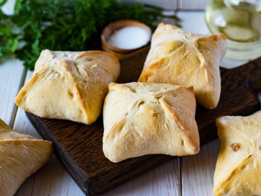 Yeast Pies-Envelopes with Cheese, Bell Pepper and Dill (in the Oven)