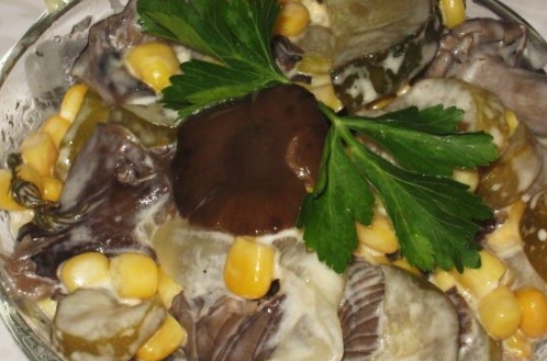 Salad with Corn and Mushrooms
