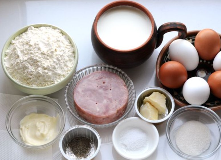 Pancakes with Milk, Stuffed with Boiled Eggs and Ham step 1