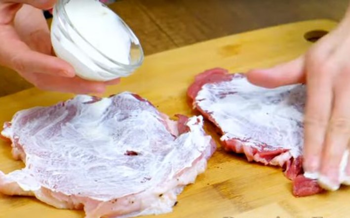 Juicy Baked Meat with a Cheese and Vegetable Coat step 2