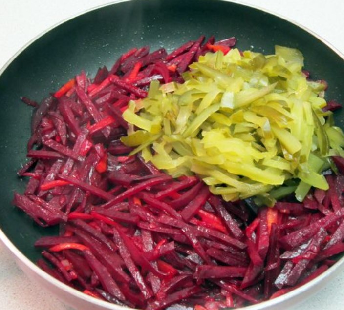 Soup with Beets and Pickles step 7