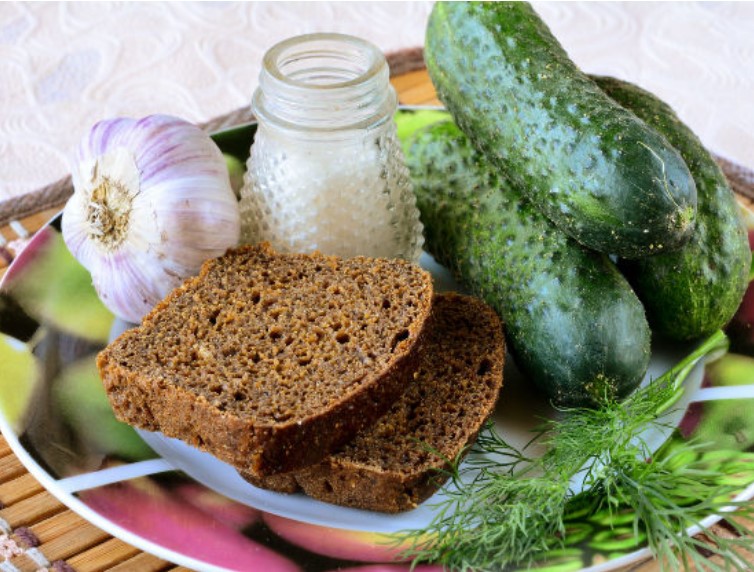 Pickled Cucumbers with Rye Bread step 1