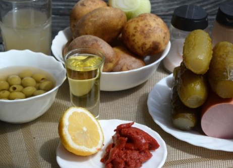 Solyanka with Sausage and Smoked Brisket step 1