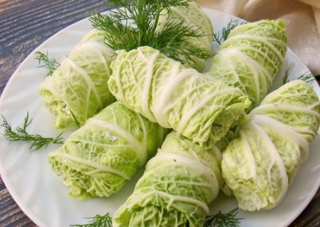 Peking Cabbage Rolls with Cottage Cheese, Garlic and Herbs