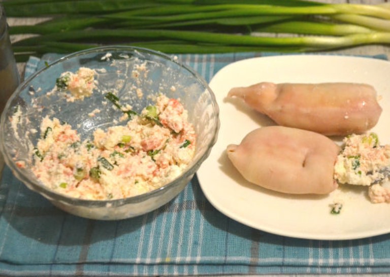 Squid Stuffed with Cottage Cheese and Shrimps step 8