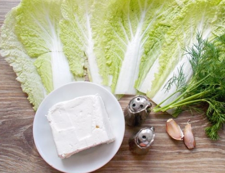 Peking Cabbage Rolls with Cottage Cheese, Garlic and Herbs step 1