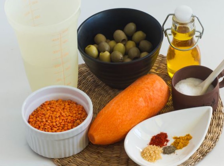 Red Lentil Hummus with Olives step 1