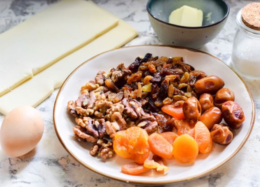 Puff Pastry Rolls with Dried Fruits and Nuts step 1