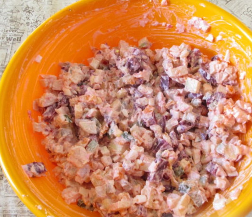 Add the apple to the Finnish salad 