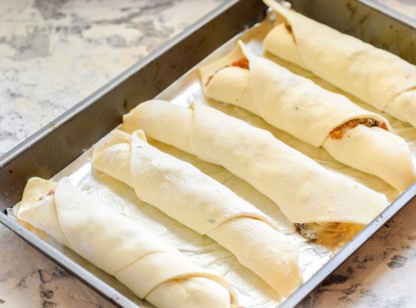 Puff Pastry Rolls with Dried Fruits and Nuts step 12