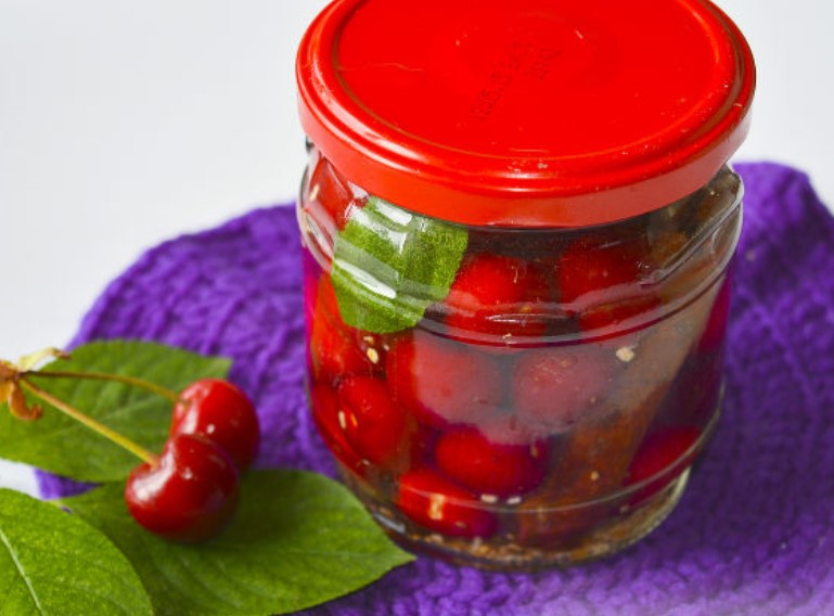 Pickled Cherries (for the Winter)