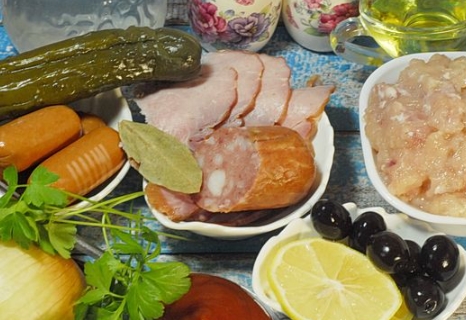 Solyanka with Smoked Meats and Chicken Meatballs step 1