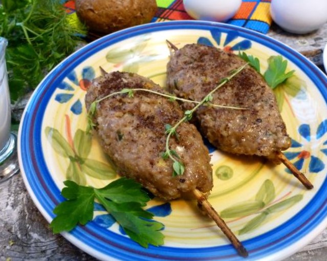 Lamb Kebab with Bulgur and Pistachios