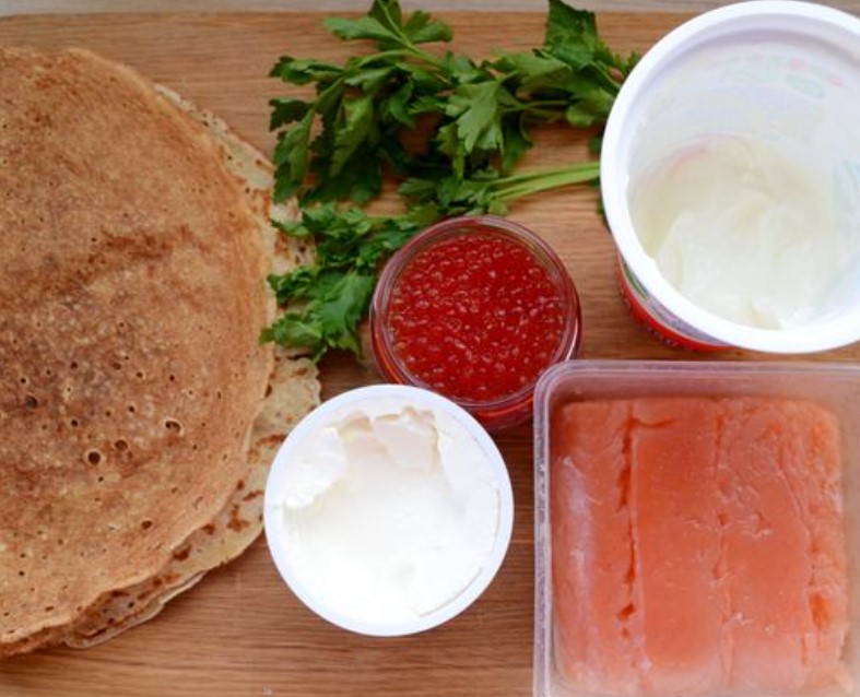 Pancake Roll with Salmon step 1