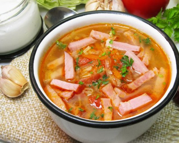 Soup with Cabbage, Tomatoes, Rice and Ham