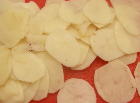 Potato Chips in the Microwave step 1