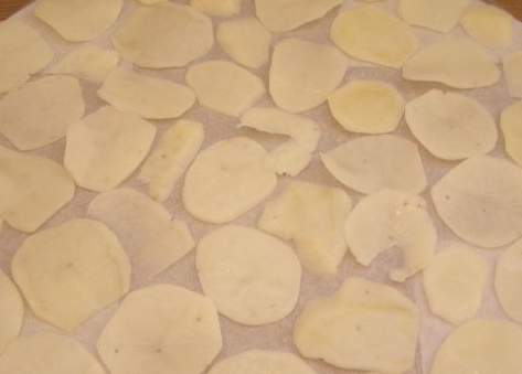 Potato Chips in the Microwave step 2