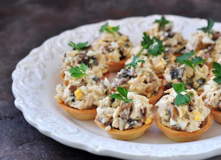 Tartlets with Chicken and Mushrooms