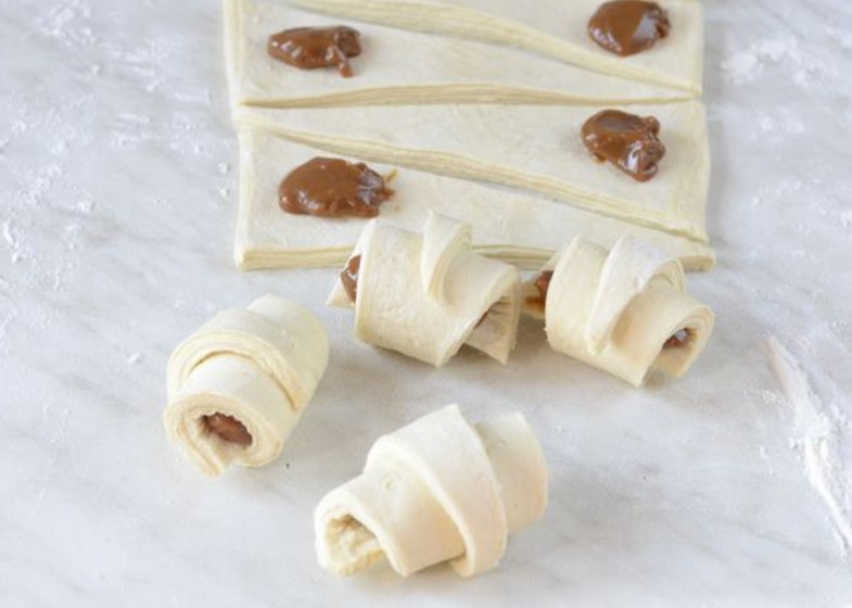 Croissants with Boiled Condensed Milk step 5
