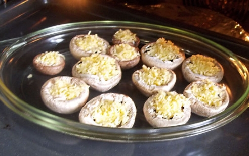 Champignons Stuffed with Nuts and Cheese step 5
