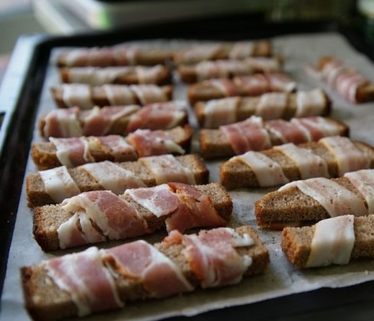 Bacon Crackers