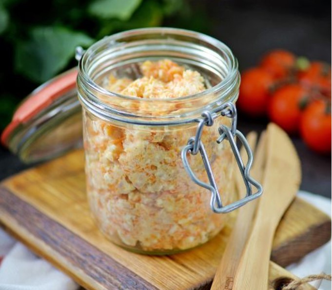 “Spread” of Herring, Processed Cheese and Carrots