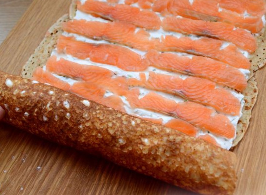 Pancake Roll with Salmon step 6