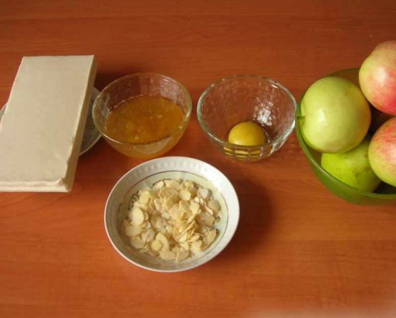 Open Puffs with Apples step 1