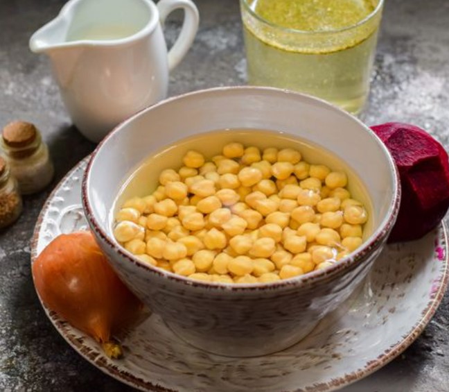 Spicy Beetroot Cream Soup with Fried Chickpeas step 1