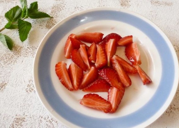 Strawberries with Pistachios step 2