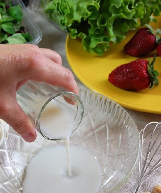 Strawberry Salad step 1
