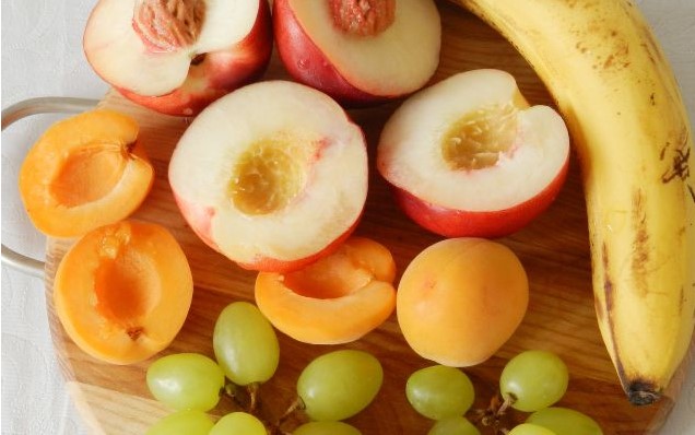 Sweet Fruit Salad with Chocolate Sauce step 4