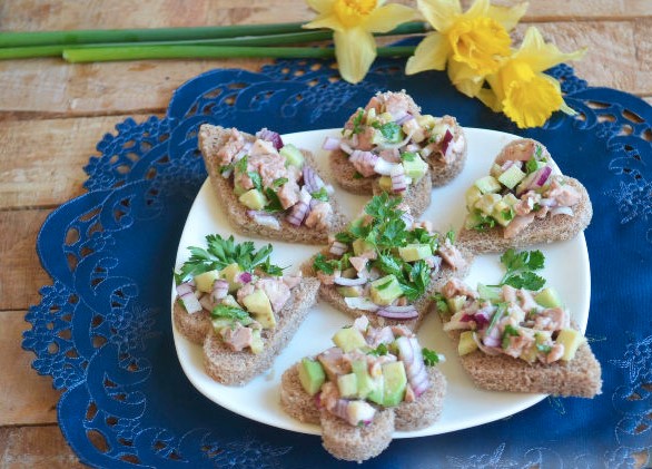 Tartines with Avocado and Cod Liver