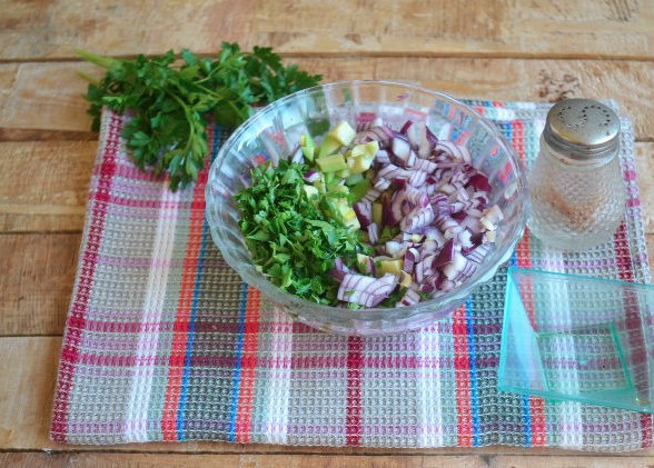 Tartines with Avocado and Cod Liver step 2