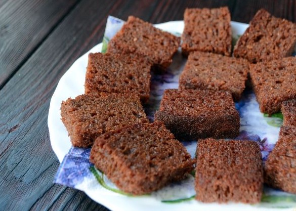 Tartines with Quail Eggs and Pate step 1