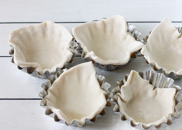 Tartlets with Tomatoes and Cheese step 1