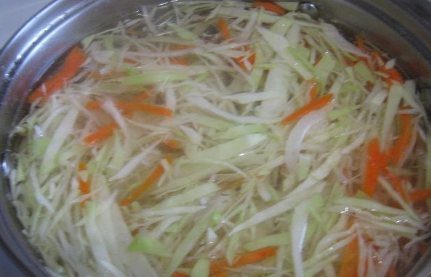 Ukrainian Red Borsch with Beans step 4