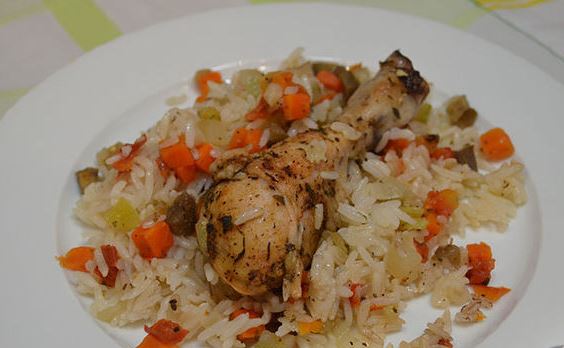 Baked Chicken Legs with Rice and Vegetables