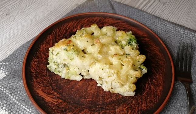 Baked Macaroni with Cauliflower, Broccoli and Cheese