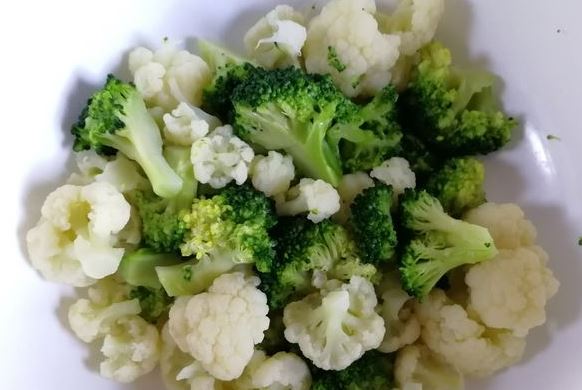 Baked Macaroni with Cauliflower, Broccoli and Cheese step 2